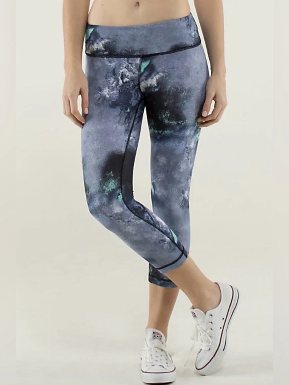 Lululemon Wunder Under Crop Denim Luon Milky Way✨